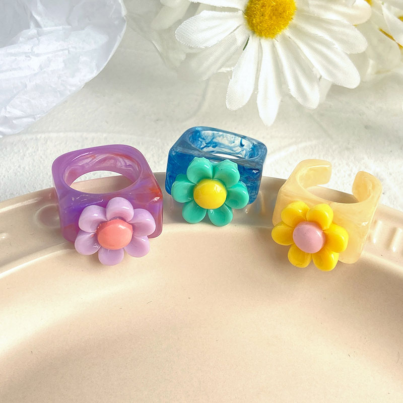 Personalized Fresh Flowers Temperament Design Sense Resin Ring Manufacturer