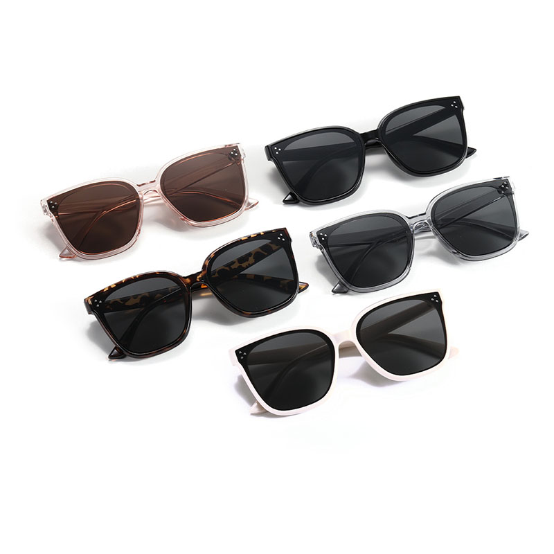 Fashion Street Shooting Black Studded Sunglasses Distributor