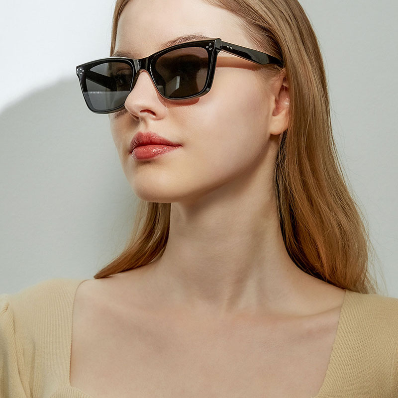 Retro Square Sunglasses Rivets Cute Round Face Small Frame Sunglasses Distributor