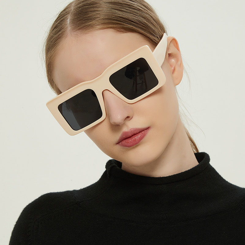 Large Frame Type With The Same Paragraph Avant-garde Trend To Modify The Face Sunglasses Distributor