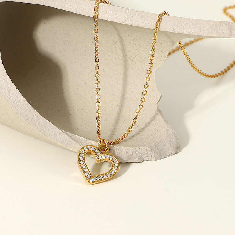 18k Gold Vacuum Plated Heart Shaped Stainless Steel Clear Zircon Pendant Necklace Manufacturer