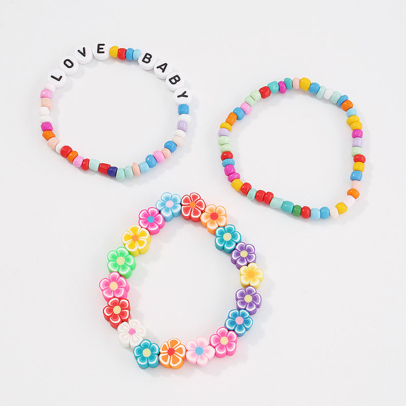 Simple Design Bohemian Wind Soft Pottery Flower Beads Letter Bracelet Supplier