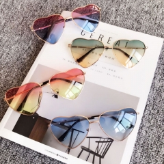 Retro Love Personality Gradient Sunglasses Distributor