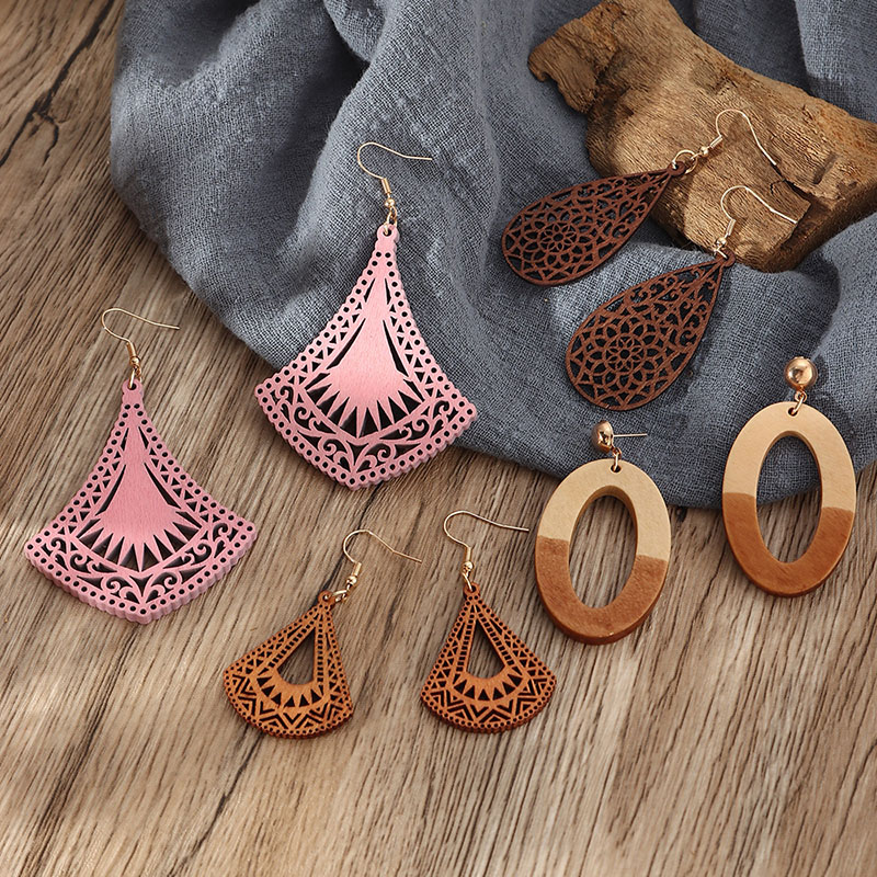 Retro Geometric French Hollow Wooden Light Luxury Earrings Supplier