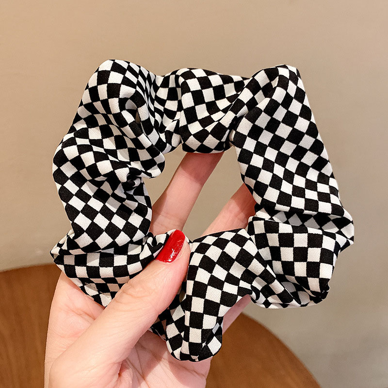 Small Checkered Black And White Large Intestine Ring