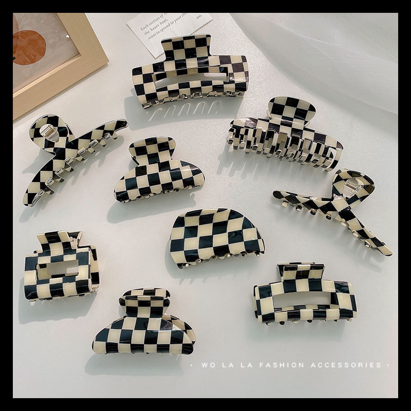 Elegant Temperament Black And White Checkerboard Grasp Clip Shark Clip Supplier