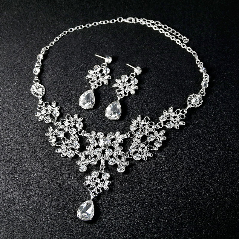 Fashion Exaggerated Temperament Bridal Necklace Earrings Two-piece Set Manufacturer