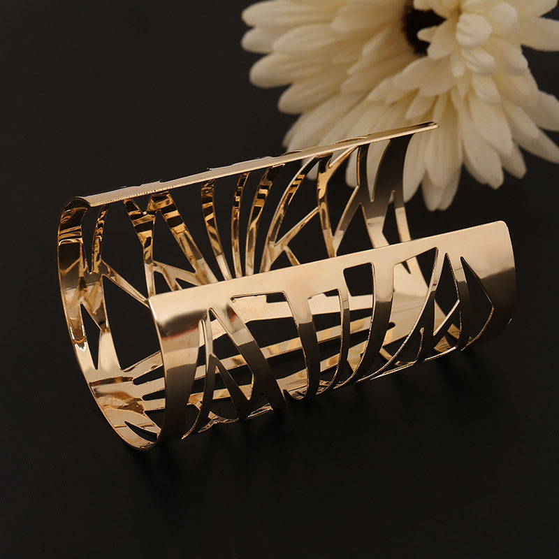 Exaggerated Personality Flower Pattern Hollow Bracelet Supplier