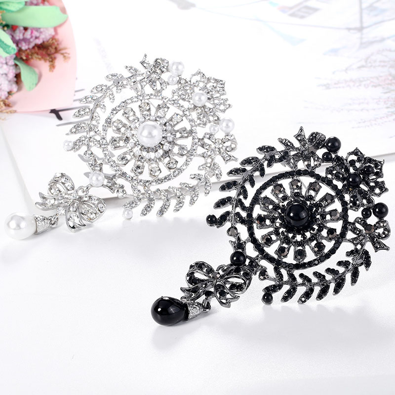 Wholesale Vintage Brooch Exaggerated Temperament Rhinestone Pearl Bow Corsage