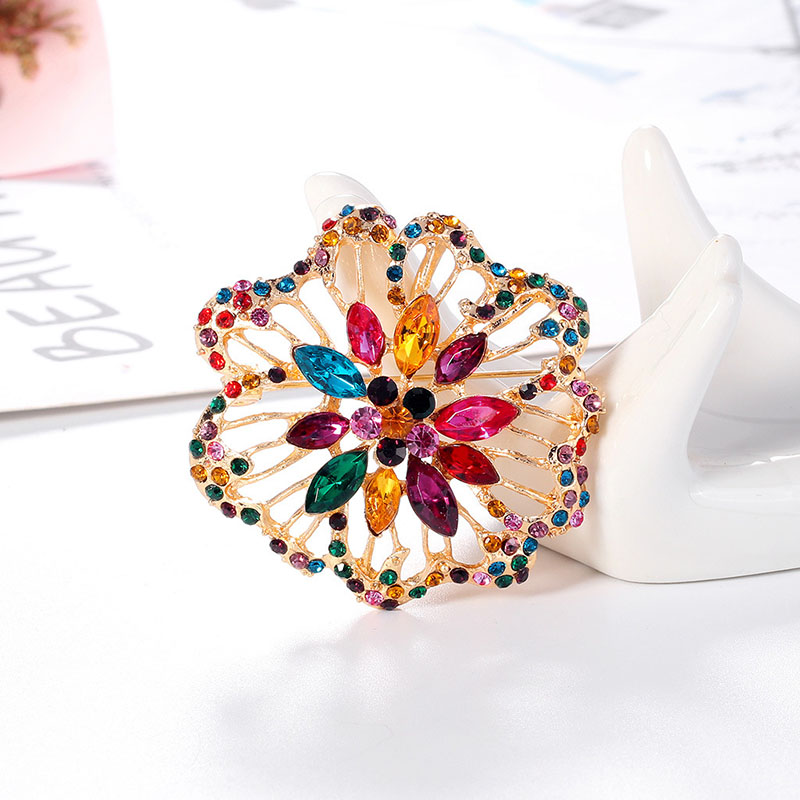 Wholesale Creative Vintage Colorful Rhinestone Corsage Alloy Hollow Flower Pins