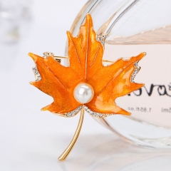 Wholesale Quality Alloy With Diamond Drip Maple Leaf Brooch