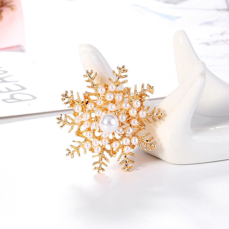 Wholesale Retro Snowflake Corsage Fashion Creative Alloy With Diamonds Pearl Pins