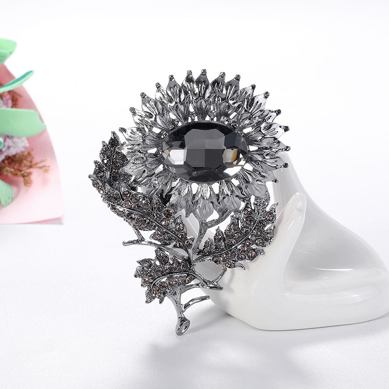 Wholesale Vintage Sunflower Brooch Alloy Rhinestone Glass Plant Brooch