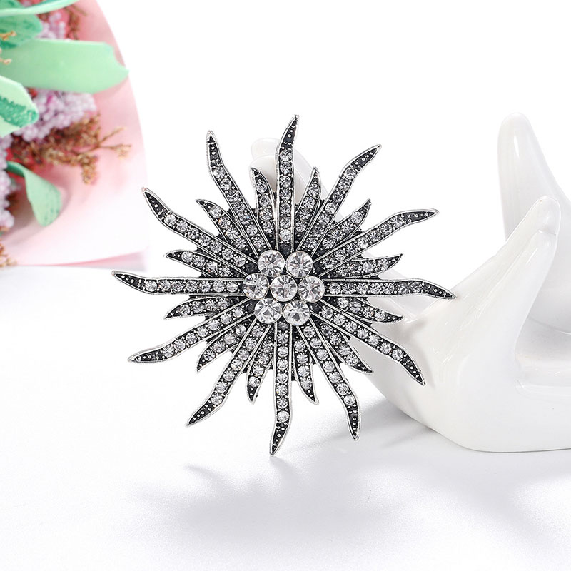 Wholesale The  Retro Creative Alloy Full Of Diamonds Flower Corsage