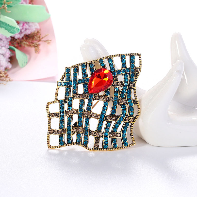 Wholesale Vintage Alloy Mesh Openwork Blue Corsage With Diamonds