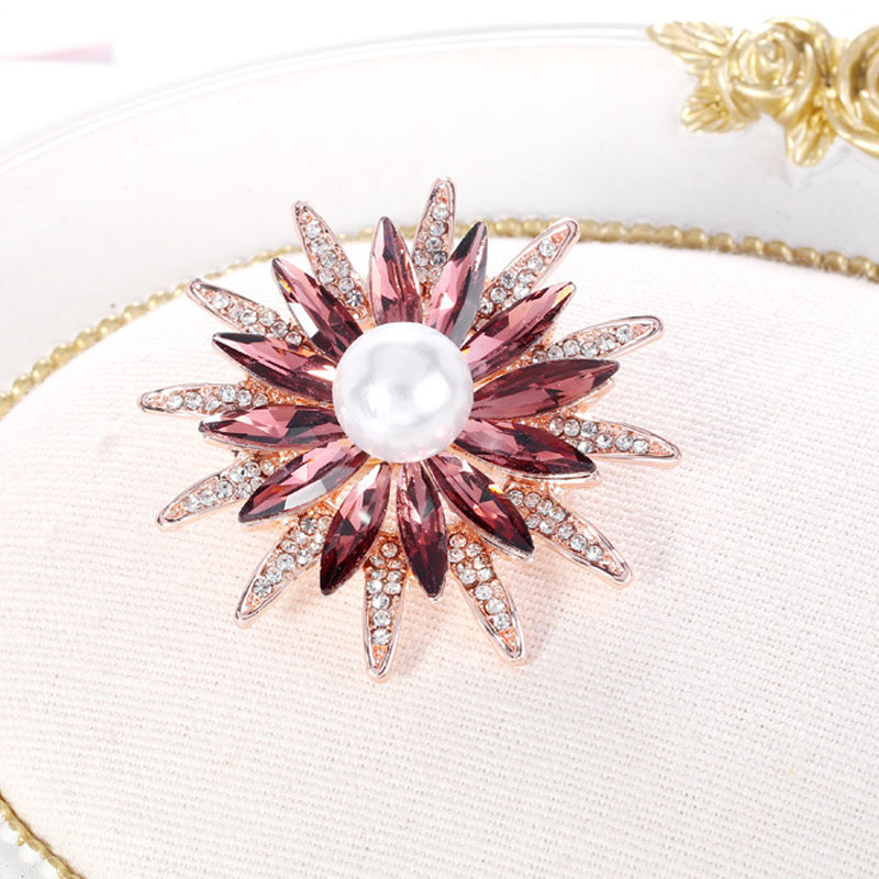 Wholesale Flower Crystal Sunflower Brooch Alloy Pearl Rhinestone Ladies Pins