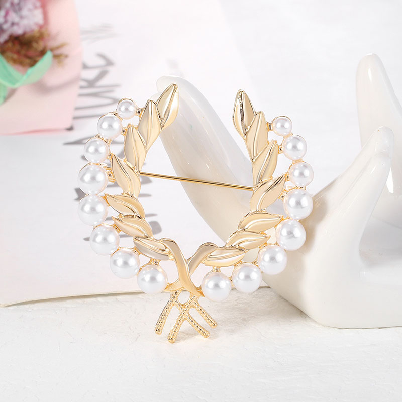 Wholesale Vintage Pearl Wheat Ears Brooch Alloy Leaf Hollow Corsage