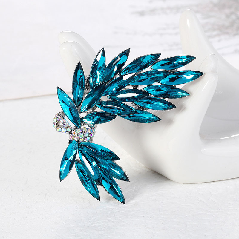 Wholesale Simple Fashion Crystal Glass Alloy Brooch