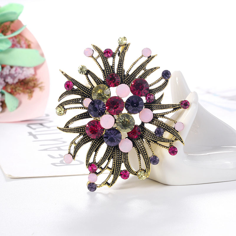Wholesale Fashion Geometric Colored Diamond Corsage Alloy With Diamond Crystal Vintage Brooch