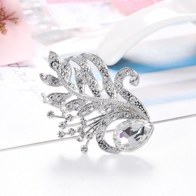 Wholesale Leaves Rhinestone Acrylic Brooch Alloy White Flower Pins