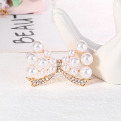 Wholesale Simple Fashion Temperament With Diamonds Pearl Bow Brooch