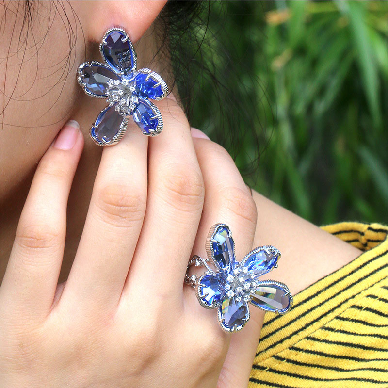 Wholesale Fashion Big Flower Ladies Earrings High-grade Earrings Silver Pin