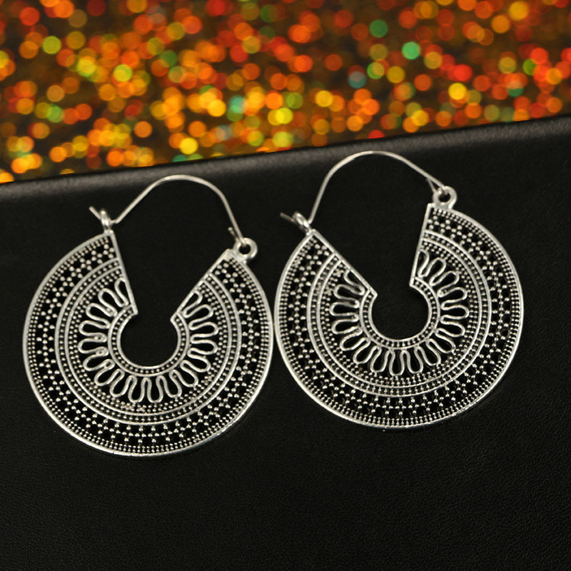 Wholesale Exquisite Bohemian Hollow Carved Spiral Earrings Ethnic Circle Earrings