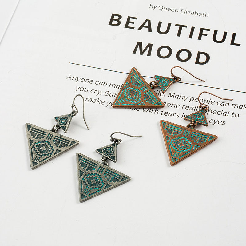 Engraved Floral Triangle Earrings With Accessories Distributor