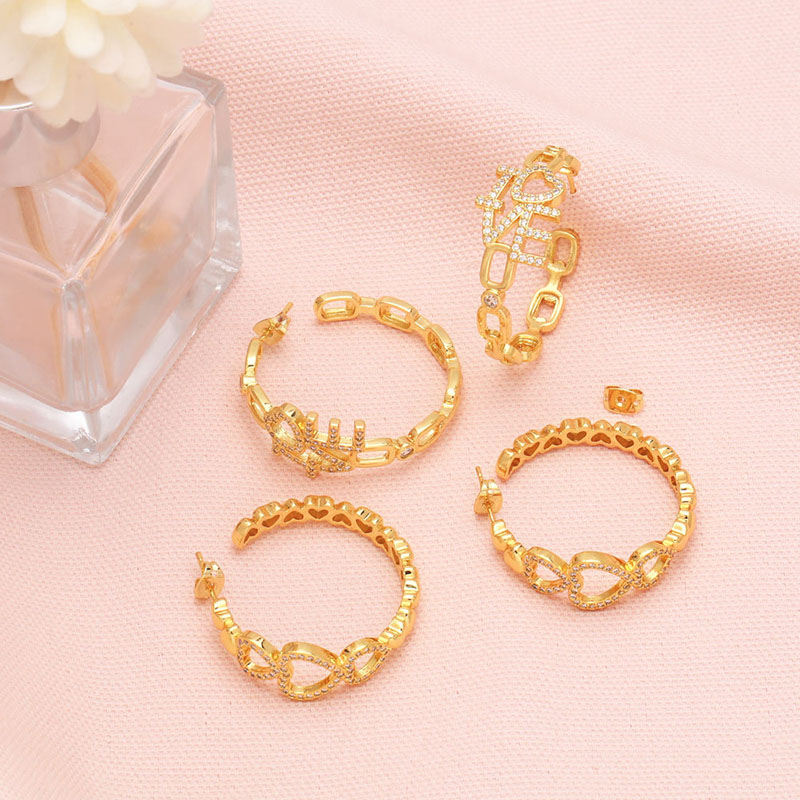 Retro Diamond-set Love Heart Personality Fashion Simple Love Earrings Supplier