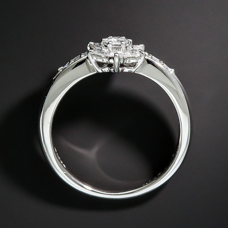 Fashionable Flower Imitation Diamond Luxury Copper Plated Silver Zircon Proposal Ring Distributor