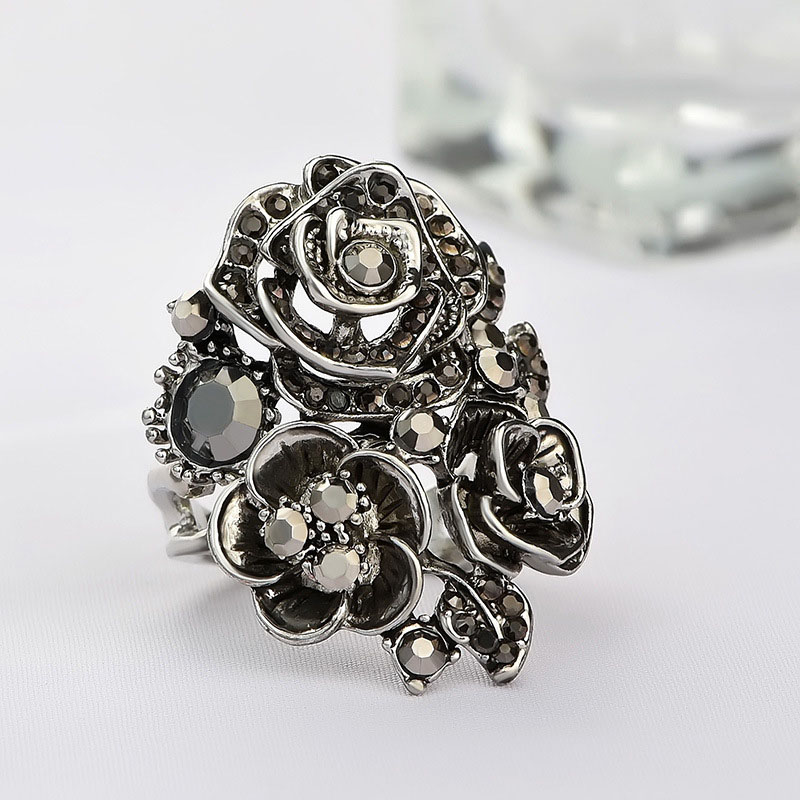 Vintage Openwork Embossed Rose Ring Distributor