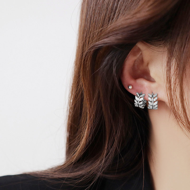 Sweet And Beautiful Leaf Earrings Premium Design Zirconia Earrings Supplier