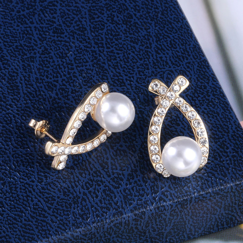 Creative Fashion Simple And Versatile Butterfly Pearl Earrings Distributor