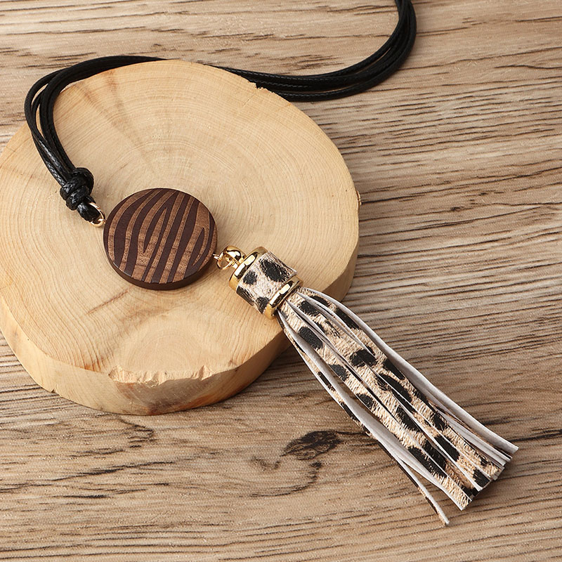 Trendy Creative Female Necklace Wooden Tassel Pendant Sweater Chain Manufacturer