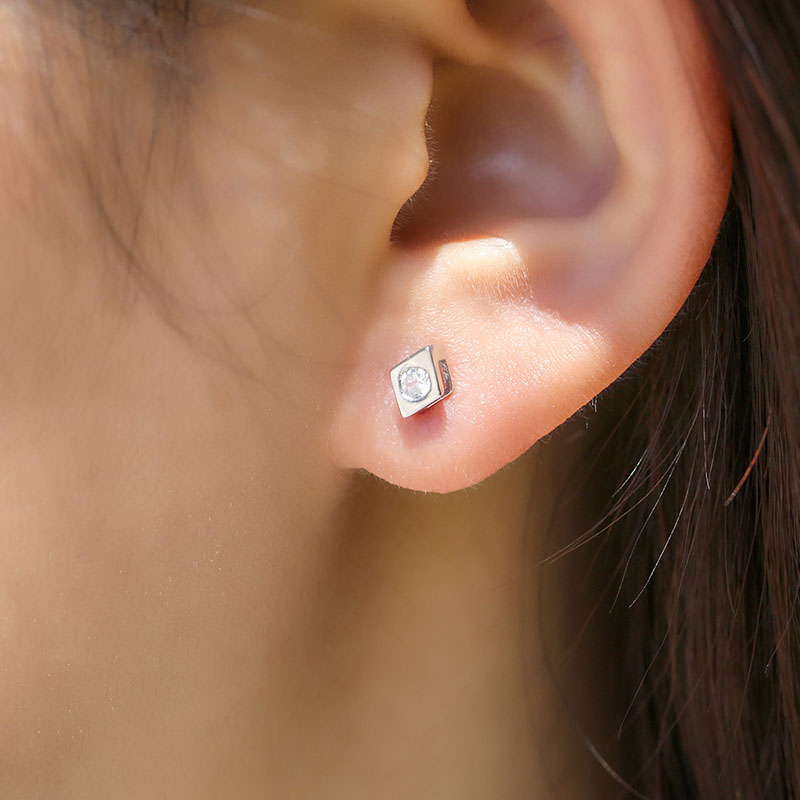 Minimalist Style Girls With Zircon Diamond Earrings Distributor
