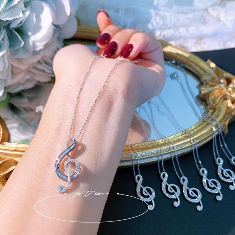 Wholesale Jewelry Fashionable And Elegant Pendant Necklace 35 Minutes Zirconia Locking Chain