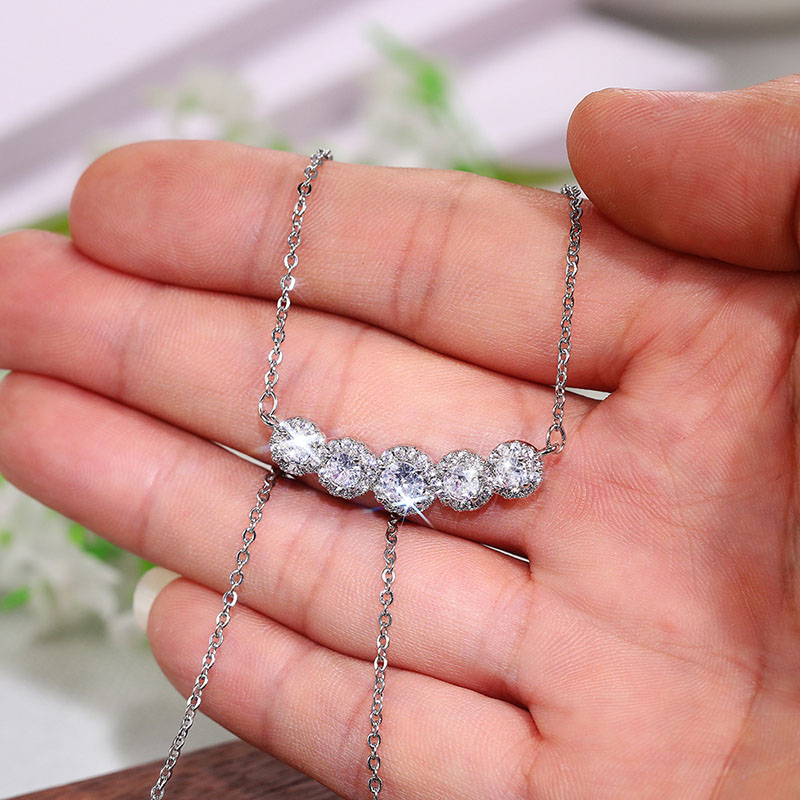 Wholesale Jewelry Elegant Beating Heart Five Round Pendant Necklace With Diamond Collarbone Chain