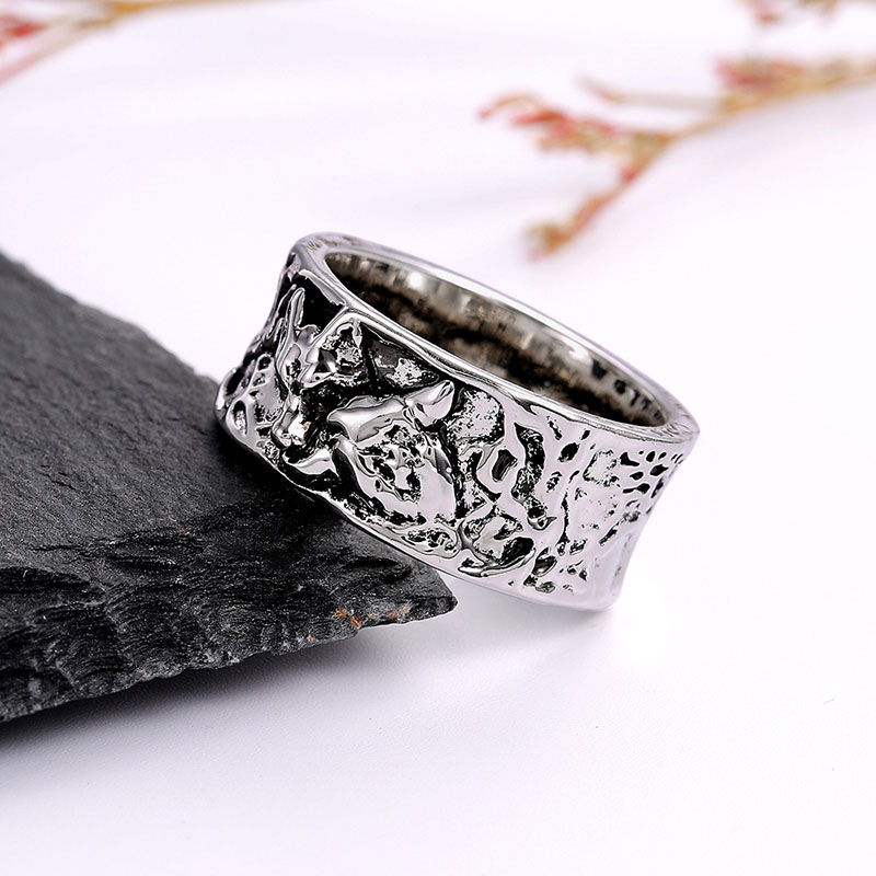 Retro Style Wolf Pattern Alloy Ring Distributor