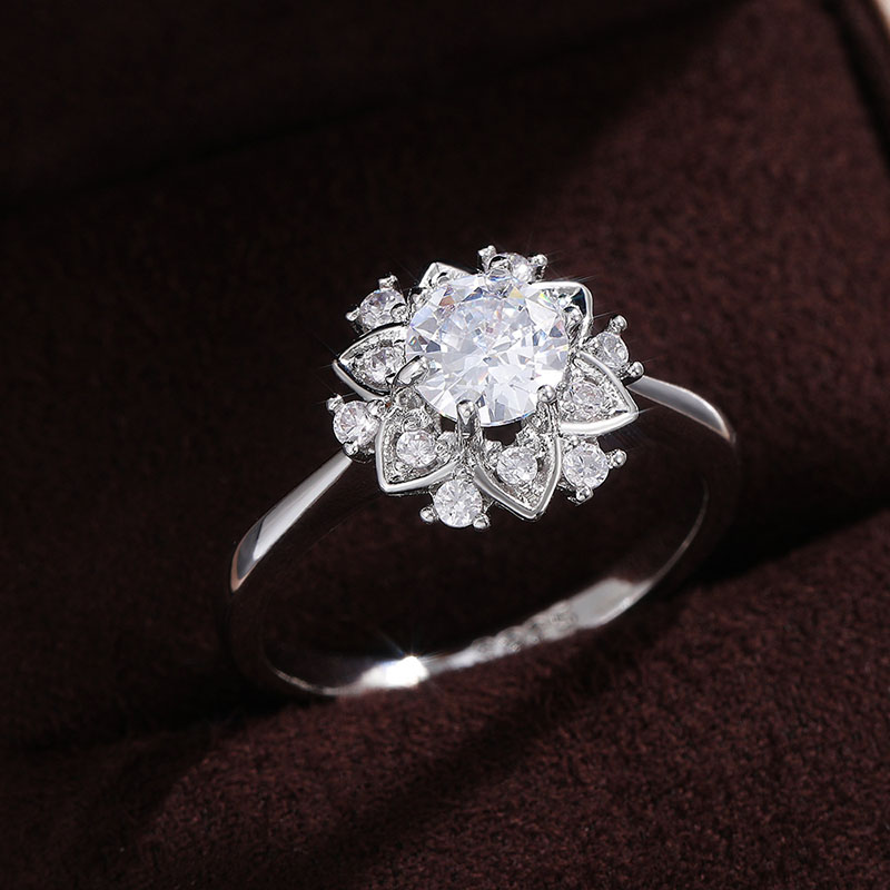 Exquisite Flower Snowflake Simulation Diamond Zircon Ring Distributor