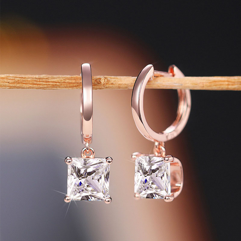Luxury Four Claw Set Zirconia Fashion Engagement Earrings Supplier