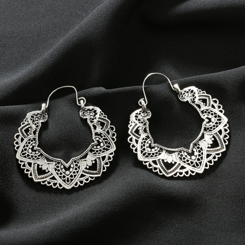 Vintage Style Hollowed Out Love Earrings Manufacturer