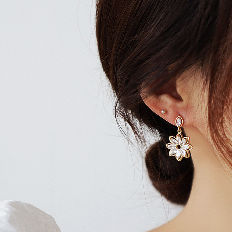 Wholesale Micro Zirconia Crystal Flower Earrings