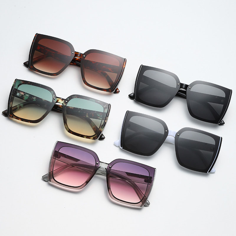 Fashion Large Frame Square Rice Nail Gradient Sunglasses Supplier