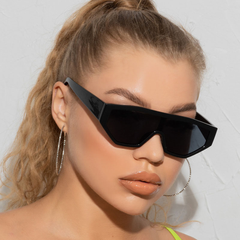 Large Framed Sunglasses Supplier