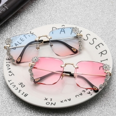 Wave Cut Edge Gradient Sunglasses Fashion Box Distributor