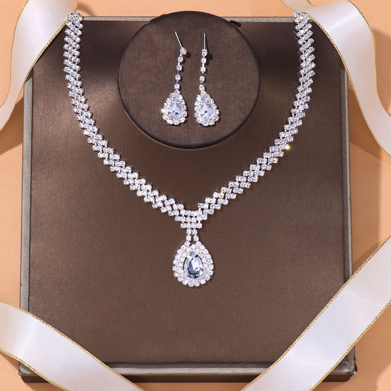 Light Luxury Bridal Jewelry Set Wedding Accessories Temperament Droplet Necklace Earrings Set Distributor