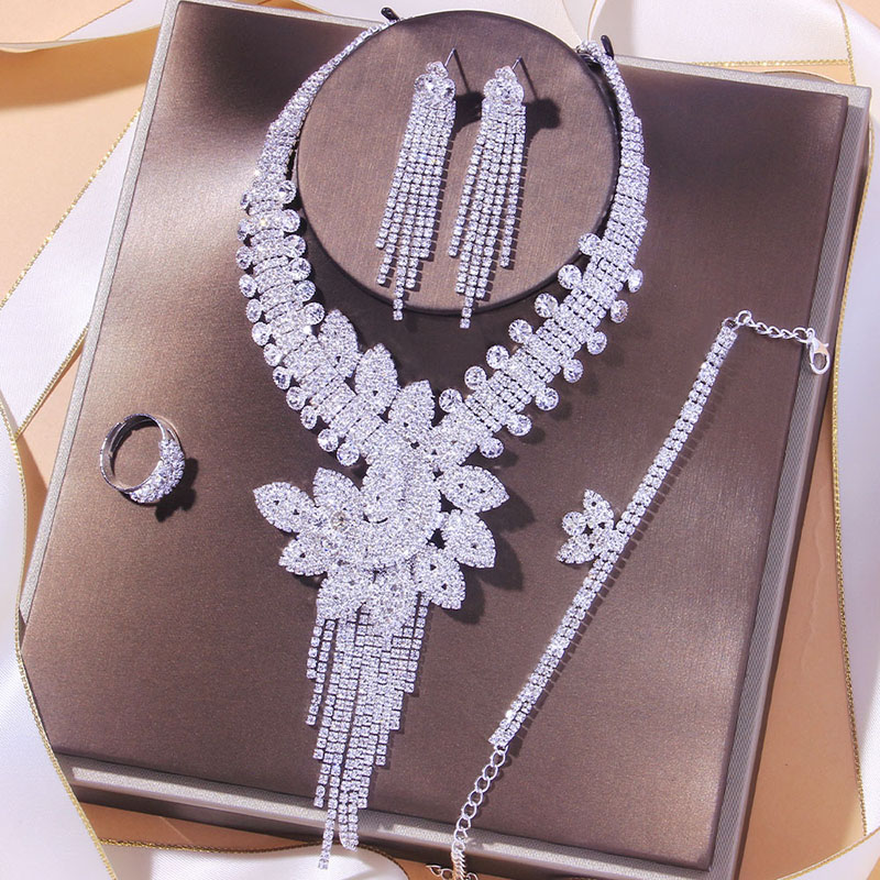 Fashion Bridal Necklace Set Of Four Distributor