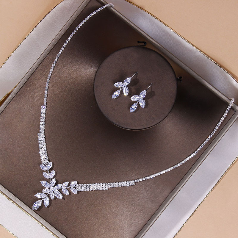 Simple Necklace Earrings Set Banquet Bridal Jewelry Light Luxury Jewelry Two-piece Set Distributor