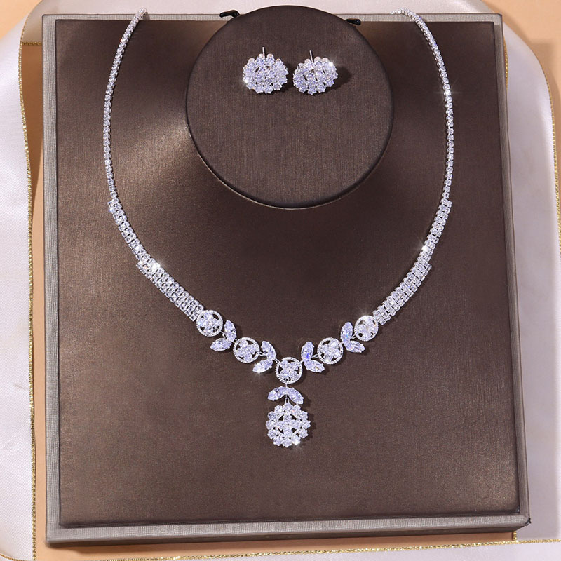Light Luxury Zircon Bridal Jewelry Set Wedding Jewelry Simple Flower Necklace Earrings Set Distributor