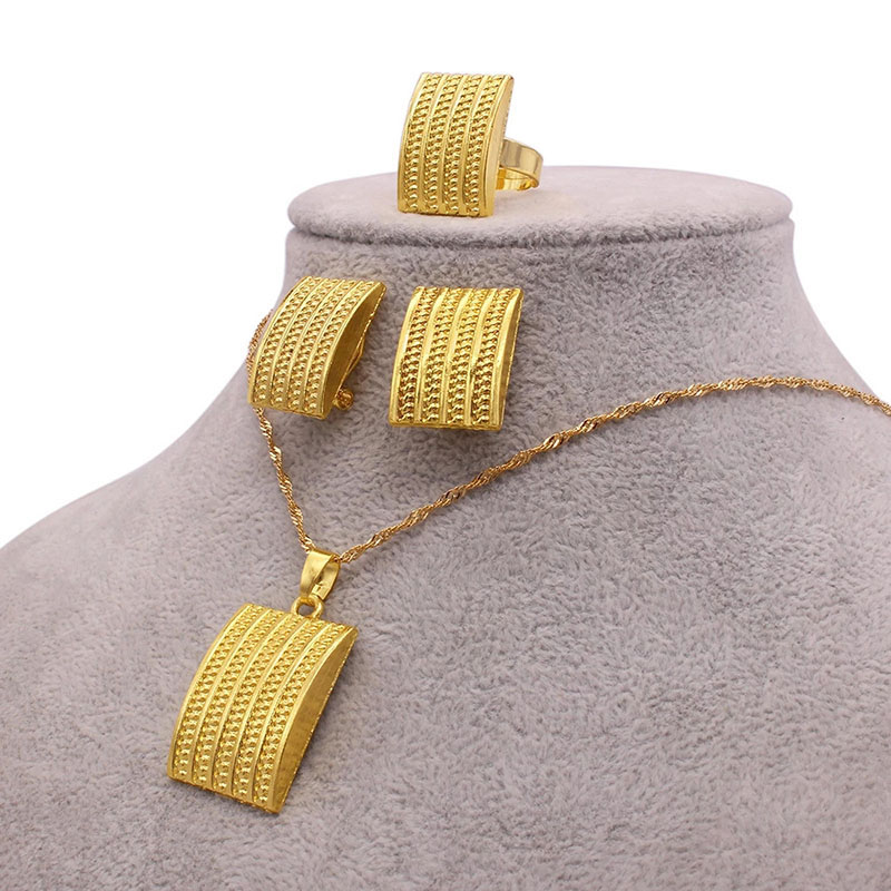 Luxury Jewelry Set Ladies Wedding Gold Necklace Earrings Ring Three Pieces Set Manufacturer